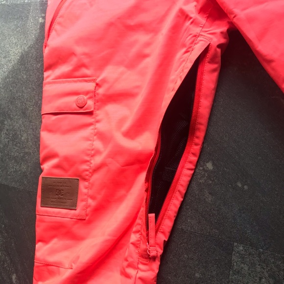 DC Women’s Snow Pants - Picture 2 of 4